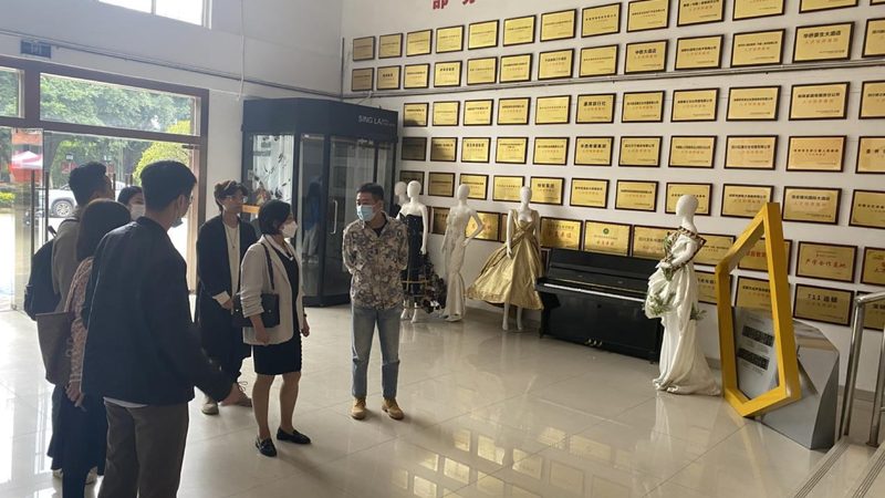 婚礼传媒公司套餐通常分为入门级、中级、高级等档次。以下是一些不同档次套餐的差别：